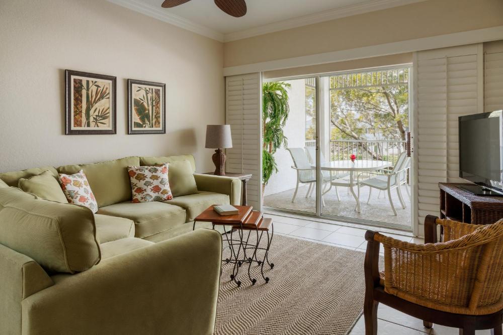 Deluxe Suite with Sea View interior